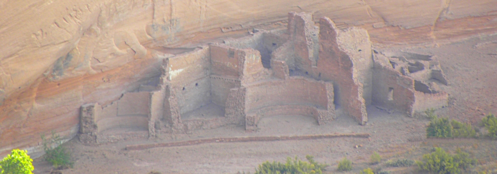 Below the White Houseat Ts&eacute;yi&prime;