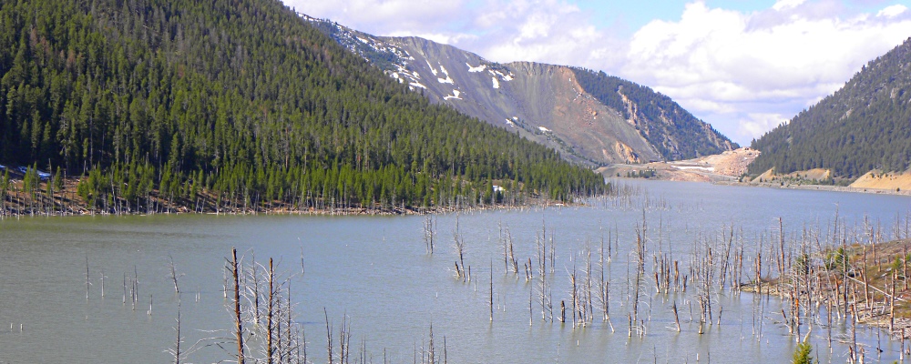 The Earth&prime;s LakesThe Earthquake Lake
