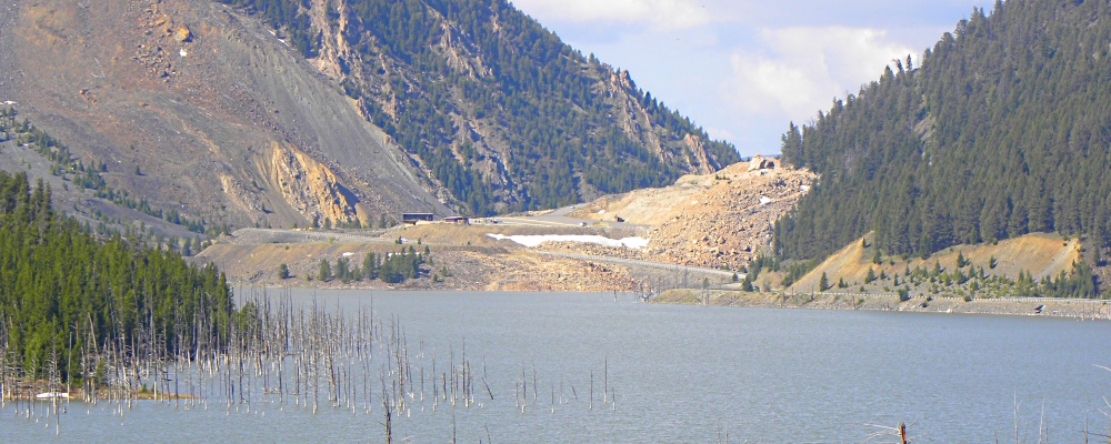 The Earth&prime;s LakesThe Earthquake Lake