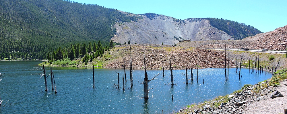 The Earth&prime;s LakesThe Earthquake Lake