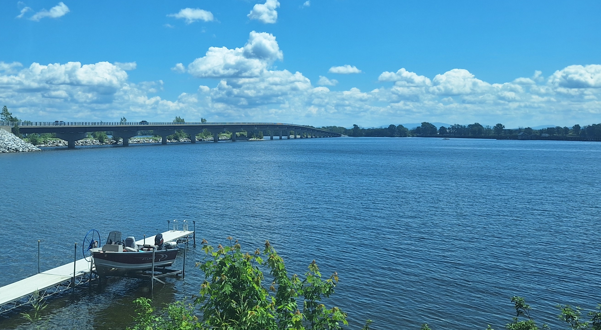 The Earth&prime;s Waterways: Lakes and LakeshoresVermont: Lake Champlain Lake