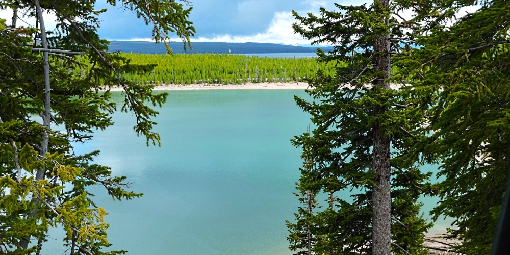 The Earth&prime;s LakesThe Yellowstone Lake
