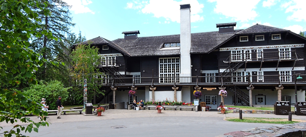The Grand LodgesThe Lake McDonald Lodge