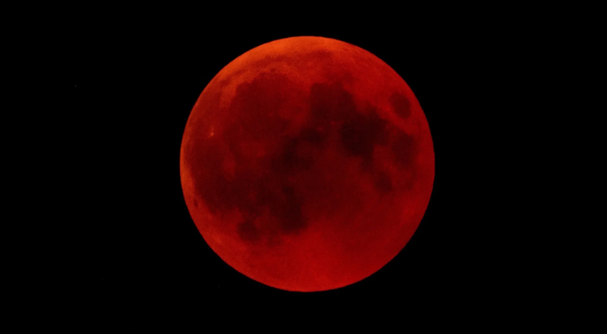 The Predictable Lunar Saros Series